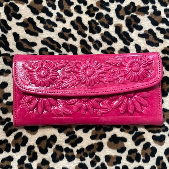 Mexican Handbags - MEXICAN Handmade Pink 💗 Tooled Leather Wallet Flower Daisy Embossed Summer Snap